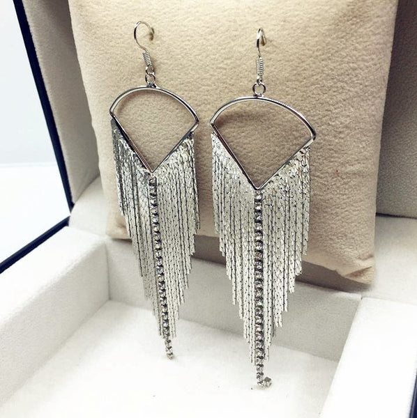 Bông tai tua rua dự tiệc