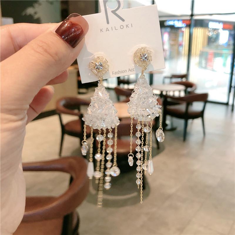 Bông Tai Tòn Teng Hình Chóp Pha Lê Tua Rua Trắng