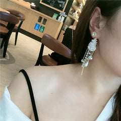 Bông Tai Tòn Teng Hình Chóp Pha Lê Tua Rua Trắng