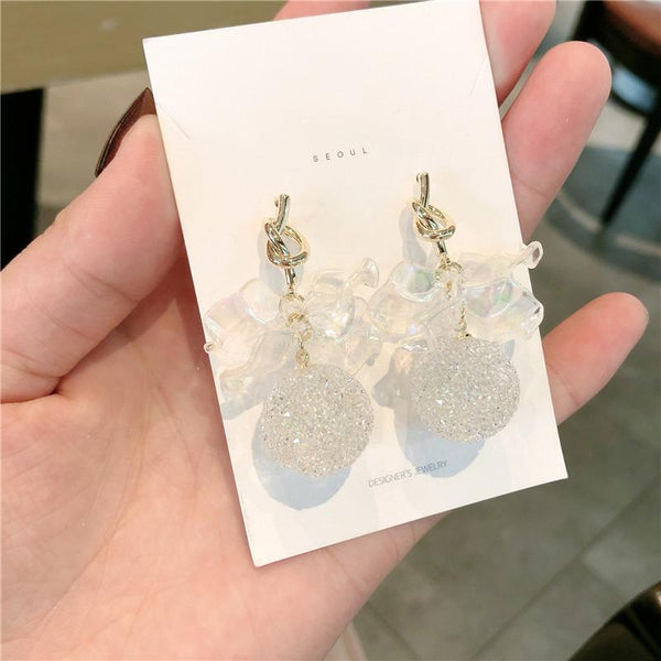 Bông Tai Tòn Teng Cánh Hoa Châu Trắng