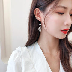 Bông Tai Bất Đối Xứng Lá Kép Đính Đá Dạng Móc