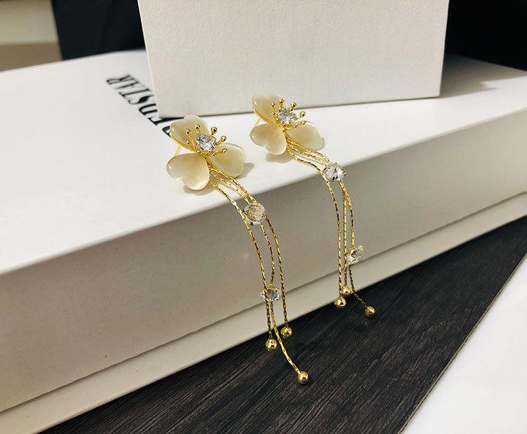 Bông Tai Tòn Teng Hoa Đào Tua Rua Đính Đá