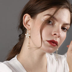 Bông Tai Tòn Teng Hoa 5 Cánh Ngọc Trai 3 Sợi Dạng Móc