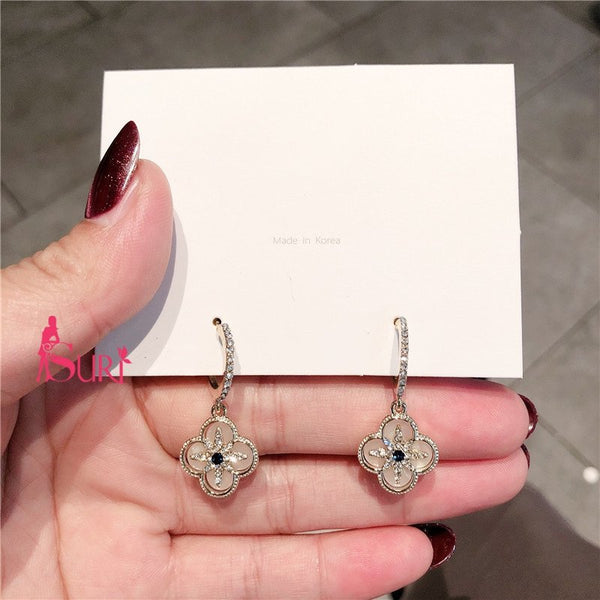 Bông Tai Khoen Hoa 4 Cánh Nhụy Đen Đính Đá