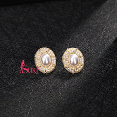 Bông tai ngọc trai sát tai Ovan