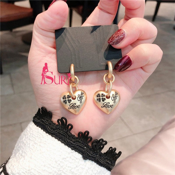 Bông Tai Khoen Trái Tim Vàng Khắc Chữ Love Đen