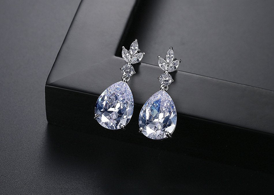 Bông Tai Tòn Teng Giọt Nước Đá Trắng 3 Lá