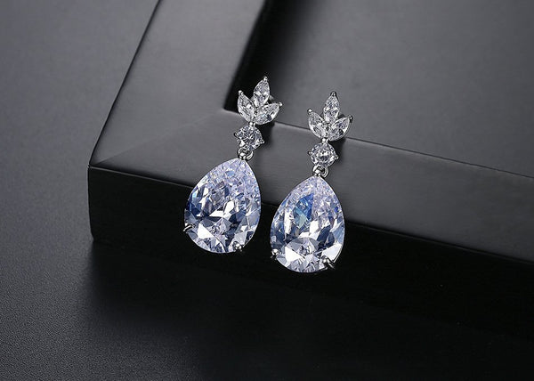 Bông Tai Tòn Teng Giọt Nước Đá Trắng 3 Lá