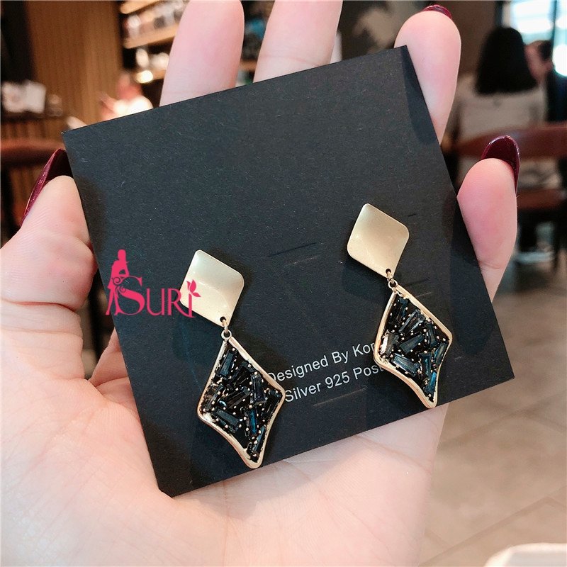 Bông Tai Tòn Teng 2 Hình Thoi Gợn Sóng Đính Đá Đen