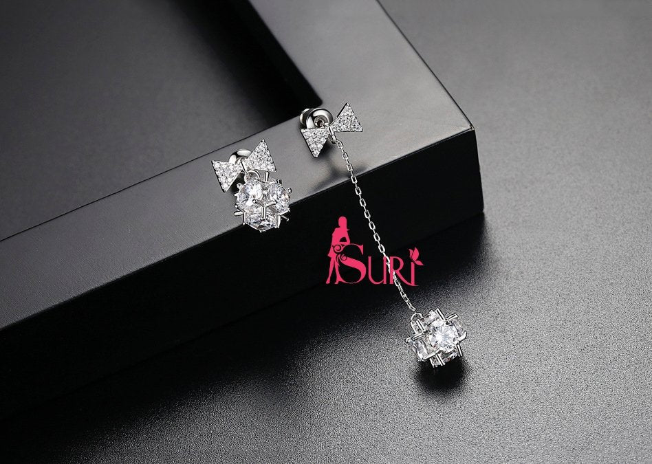 Bông Tai Bất Đối Xứng Tòn Teng Nơ Đá Đơn Giản