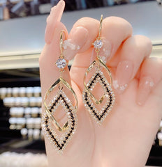 Bông Tai Tòn Teng Hình Thoi Đôi Xoắn Đá Đen Dạng Móc